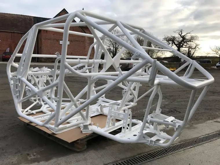 Autograss roll cage in white powder coat by Hereford Coatings
